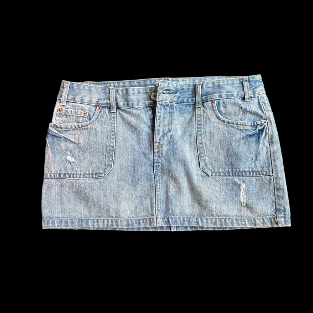 American Eagle Distressed Denim Jean Mini Skirt size 14
Great like new condition